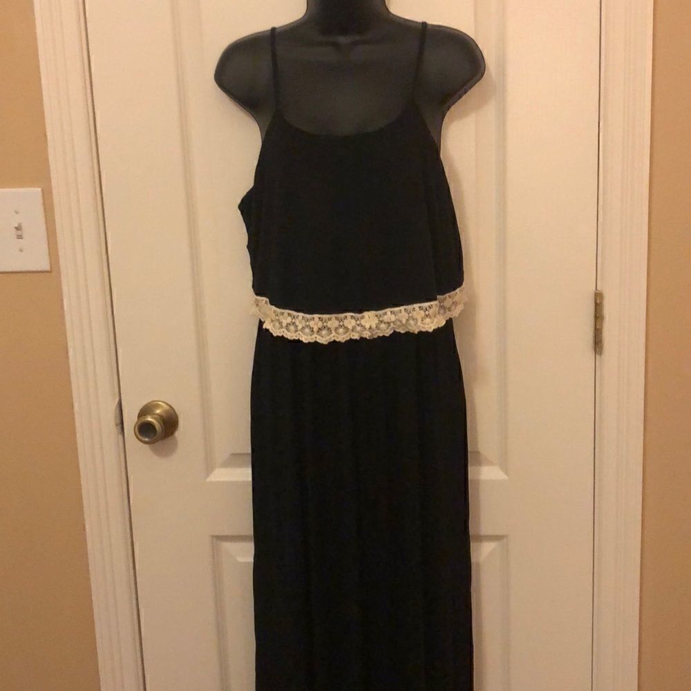 Cloud sky black maxi dress size large with crochet lace